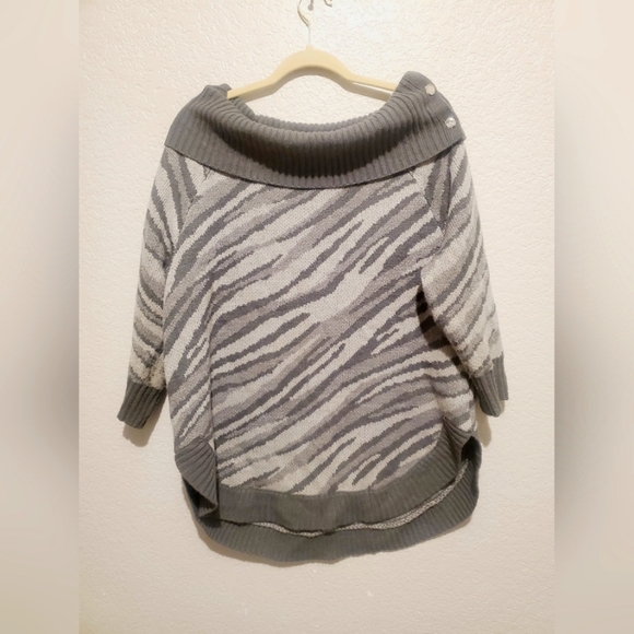 💚5/$25 89th & Madison Zebra Print Off the Shoulders Knit Sweater Size XL - Picture 1 of 6
